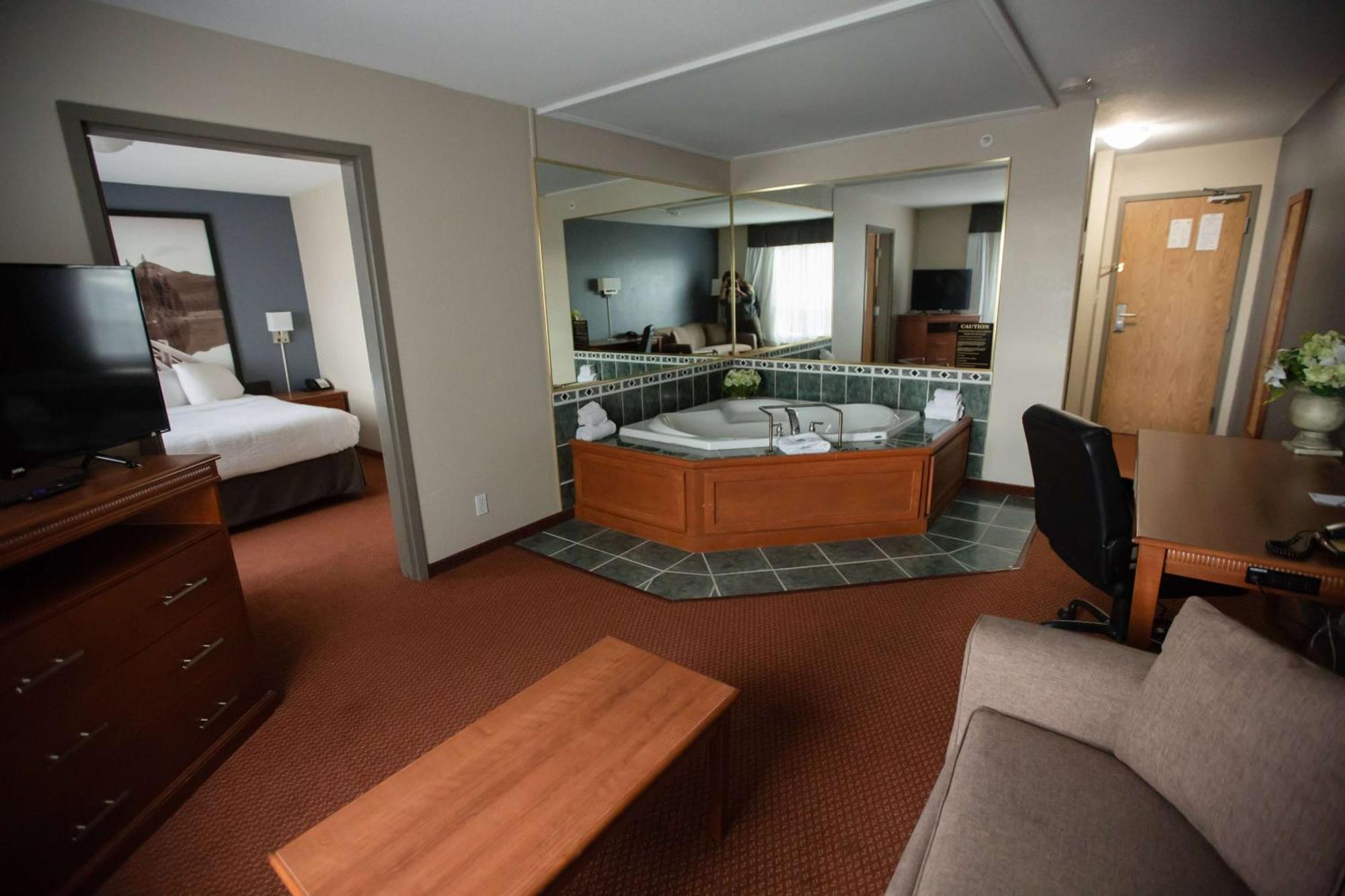 Hotel Super 8 By Wyndham Whitecourt Exterior foto