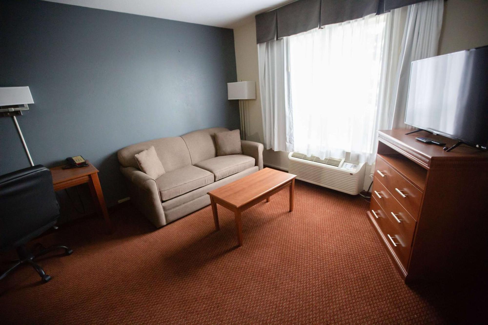 Hotel Super 8 By Wyndham Whitecourt Exterior foto