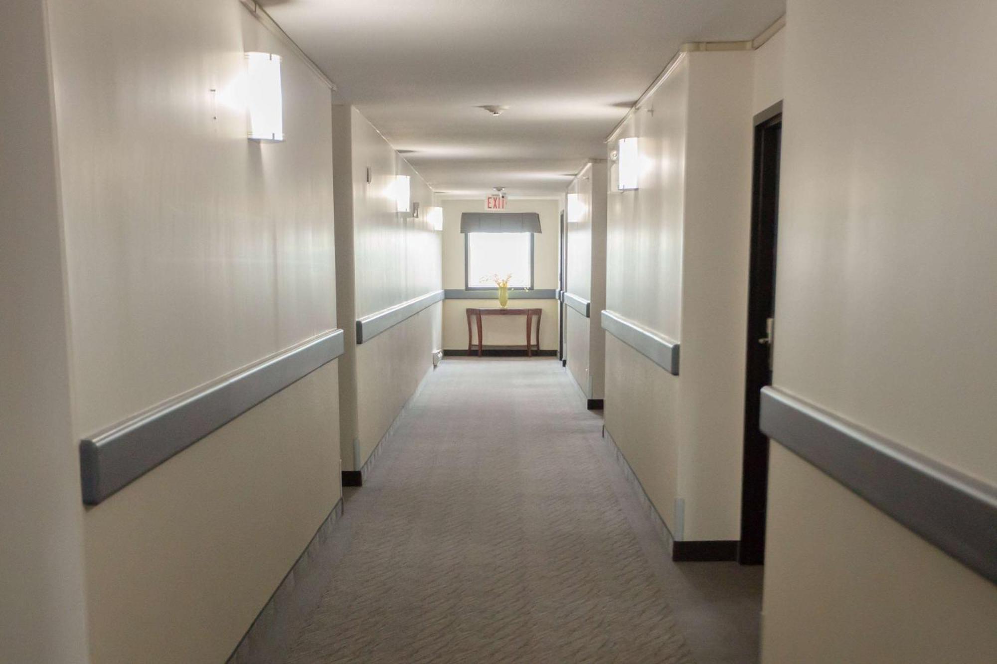 Hotel Super 8 By Wyndham Whitecourt Exterior foto