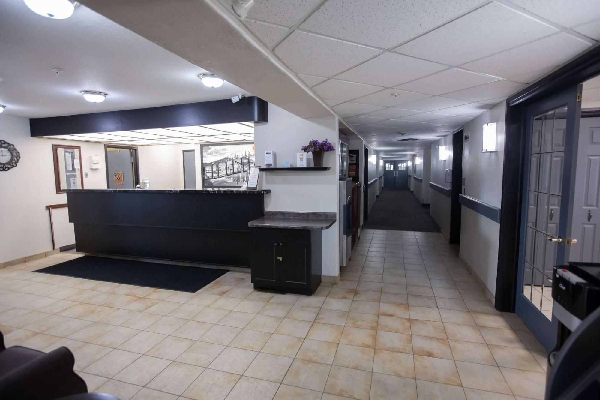 Hotel Super 8 By Wyndham Whitecourt Exterior foto